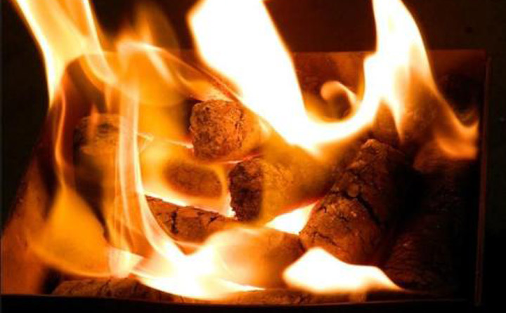 木屑颗粒燃料在锅炉中燃烧