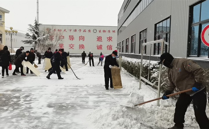 最美不止下雪天，还有这些“扫雪人”.jpg